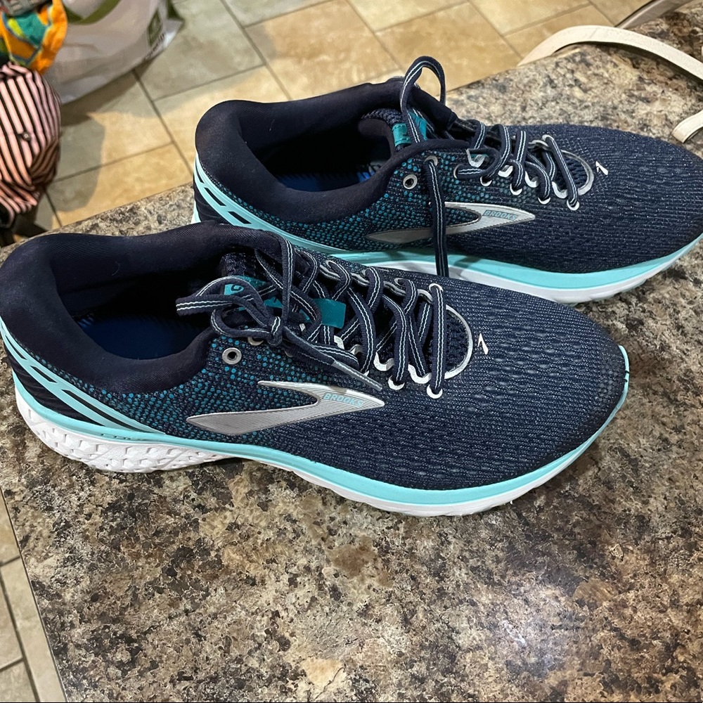 Womens Brooks Athletic Shoes Size 10